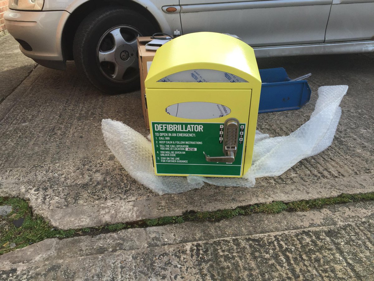 swiftlogistics's tweet photo. Great to have @HSThatcham in fitting the defibrillator, watch this space for its operation date #ourcommunitymatters http://t.co/N5zoCRm3yI