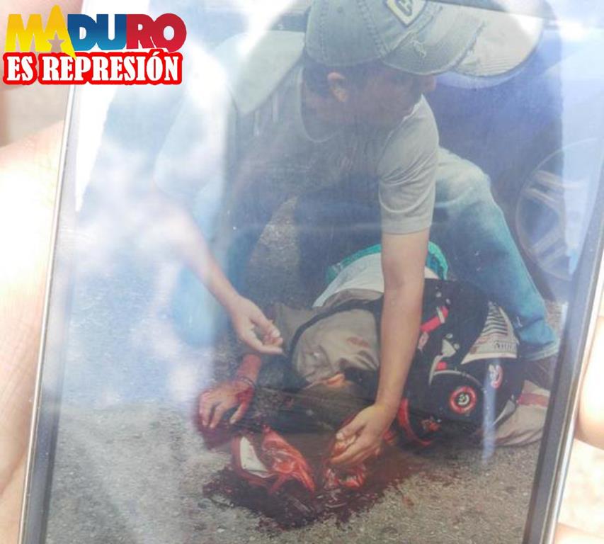 Alonso2005's tweet photo. OTRO ESTUDIANTE ASESINADO POR EL RÉGIMEN
Kluiverth Roa del Liceo Agustín Codazzi  de 2do año y 12 AÑOS. #Tachira http://t.co/w0o2uzzwxr