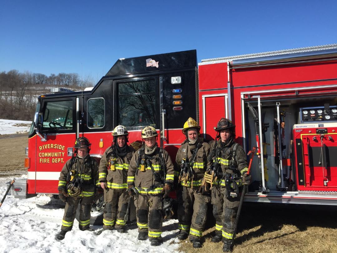 b_serum161's tweet photo. Gotta love having a good structure fire to take your mind off things. #fireaddiction #RFD #Engine61 #enginecompany http://t.co/jCNHVPMPB5