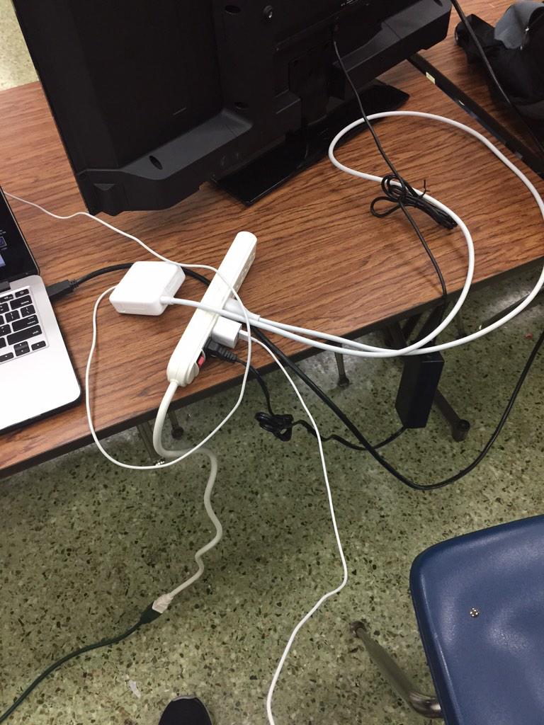 Rainier22Perez's tweet image. My setup yesterday @ small college recruiting fair.

@manny_coach electric bill this month #TechnologicallyAdvanced