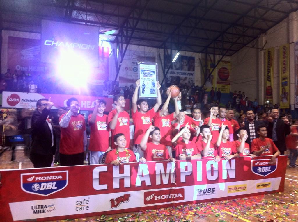 selamat 9 Bandung !! “<a href="/DBLWestJavaBDG/">DBL West Java(BDG)</a>: Selamat untuk boys team <a href="/sman9bandung/">SMA Negeri 9 Bandung</a> <a href="/dblindonesia/">DBL Indonesia</a> #HondaDBL2015 ”