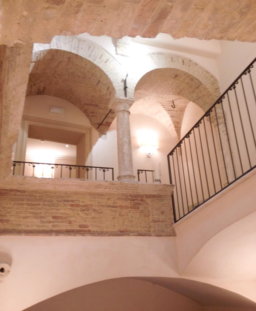 DanheraItaly's tweet photo. #danhera Italy in una delle più affascinanti dimore storiche di Ascoli Piceno..il #profumo d'atmosfera coming soon! http://t.co/11eKbbRjRA