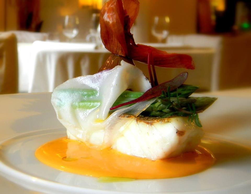 Seabass,asparagus&amp;a thin layer of squid on a mussel sauce&amp;onion confit.Englishlesson with @andiamotrips <a href="/TavernaEstia/">Taverna Estia</a>