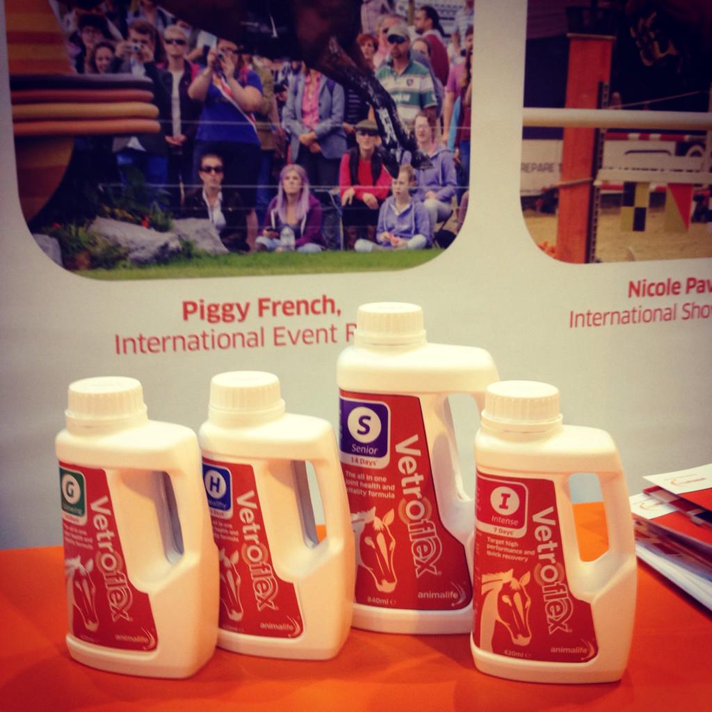 michaelashton's tweet image. loving the exciting new #LifeStage products from @AnimalifeUK !! w/ @GGeePR