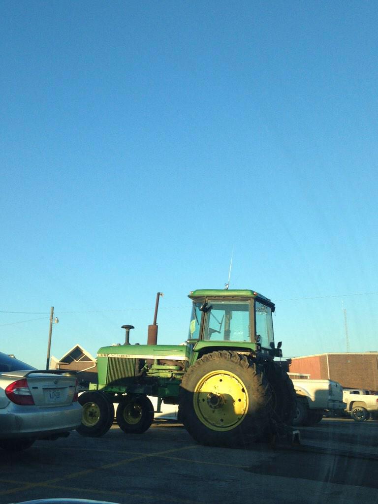 BadLuckMEC's tweet photo. It's drive your tractor to school day at Savannah http://t.co/KuPjDOlWkJ