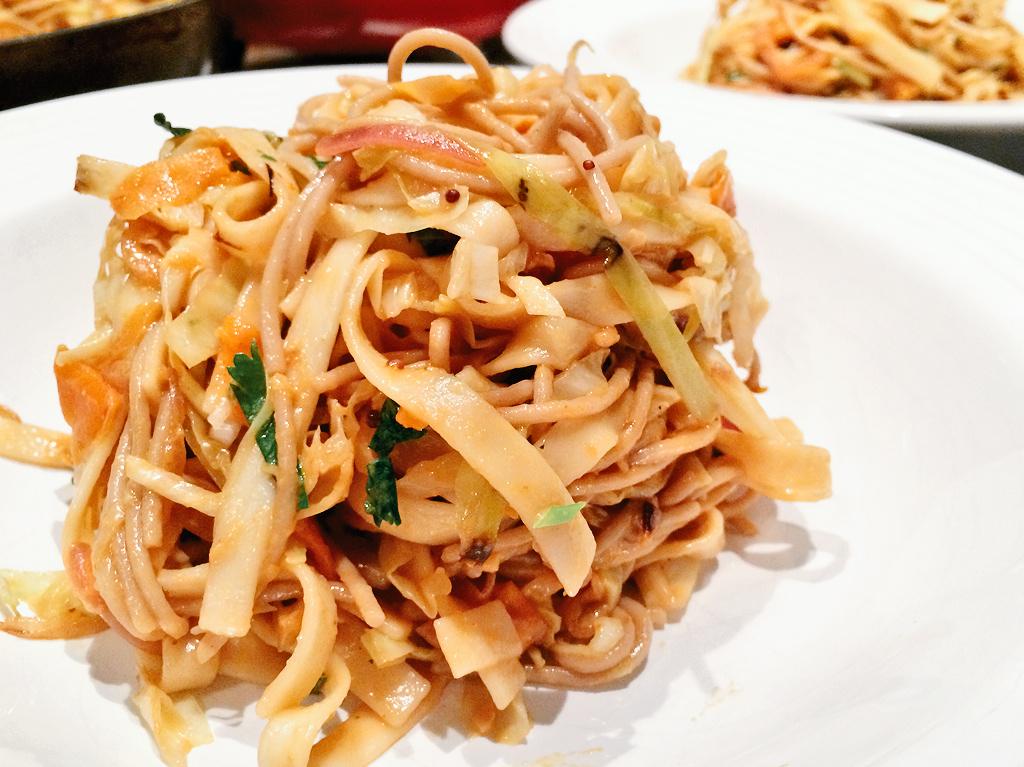 deptoffood's tweet photo. Yaki udon/soba :) http://t.co/LQ9lGtmElg