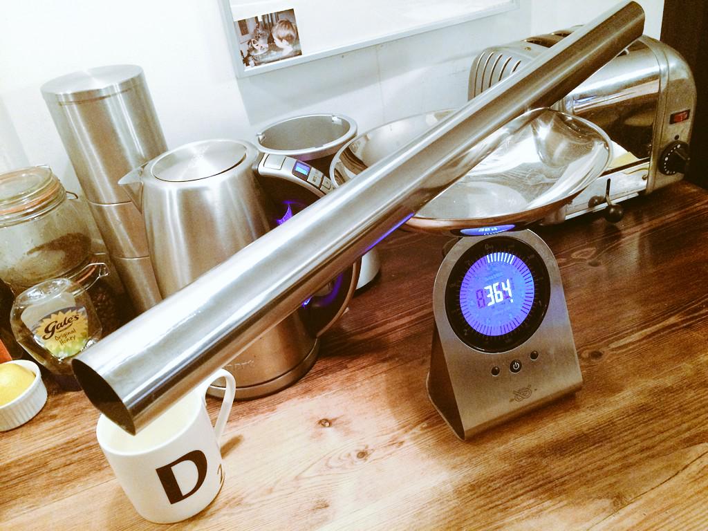 MASON_Cycles's tweet image. Weighing 'that down tube' for my website tech spec. It's just 365g you know! #PerformanceSteel @ColumbusTubes