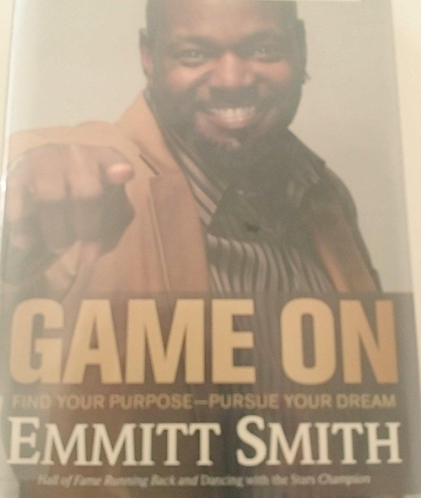 m3h2way's tweet photo. @EmmittSmith22 i luv ur book!! Reading it now, what a GR8 read. Ty for ur heart & wrk #GameOn #alltimerushingleader http://t.co/CQlu3tuA5F