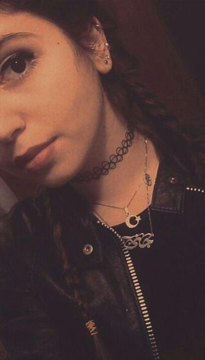 PotatoJuice_'s tweet photo. ♡ JANA BAE ♡ she's rad already but I mean just look at that fab tattoo choker ugh ♡ http://t.co/6gZ75bQCB4