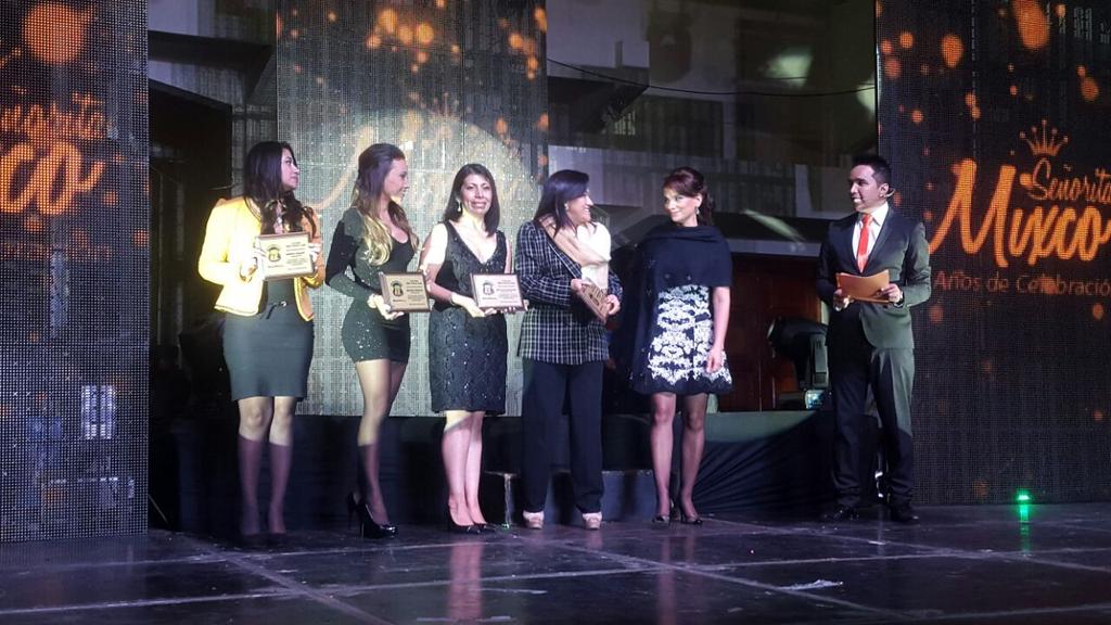DIVASHgt's tweet photo. @Gaby_Asturias fue homenajeada en Mixco por el Alcalde Otto Perez Leal, como mujer destacada por su trayectoria 👏👏 http://t.co/oNYaA7ZEE4