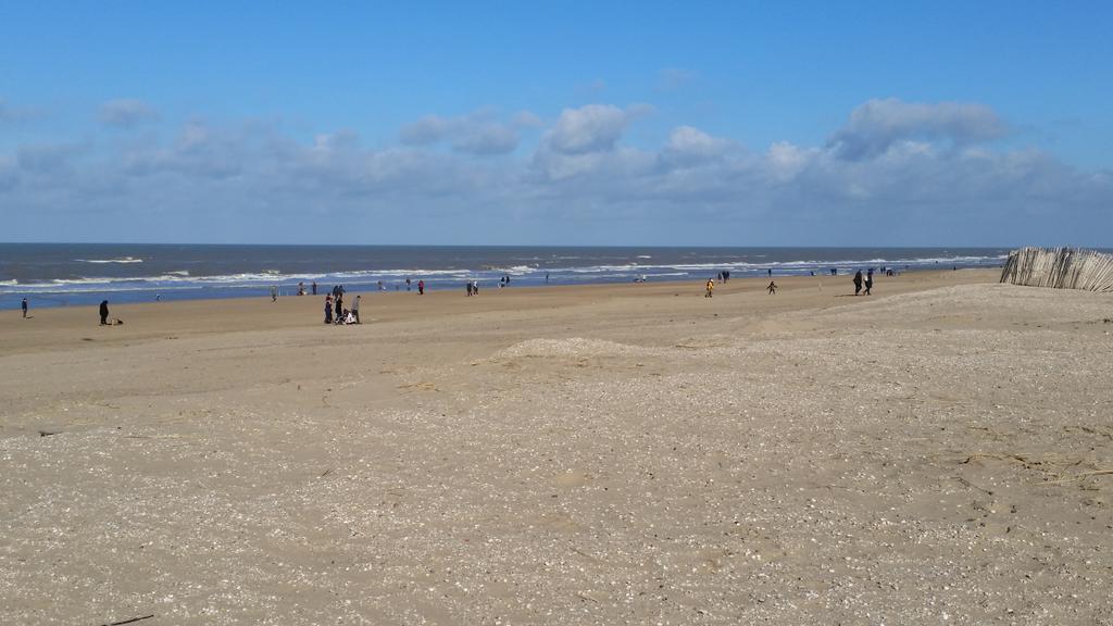 Een dagje uitwaaien op het strand met een vlieger en een bal. Altijd genieten! #warmechocolademelk #kibbelingen