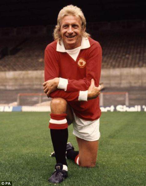 Happy Birthday Denis Law. Revive la cápsula del tiempo en su honor por 