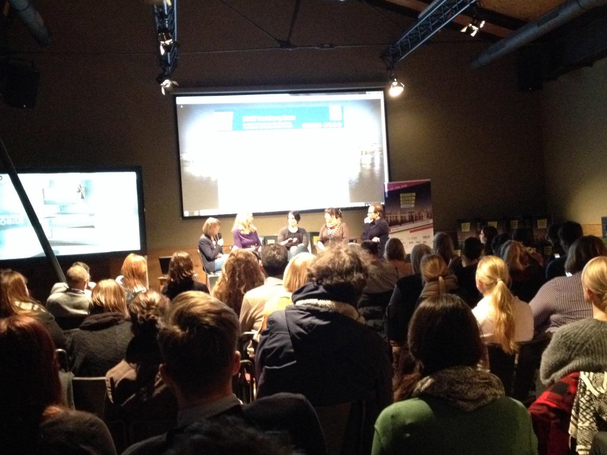 RAIKESCHWERTNER's tweet image. Versammlung der #HeavyTweeter bei der #smwhh