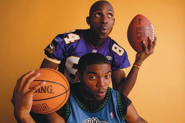 Vikings's tweet photo. Throwback Tuesday. 

Welcome back, @MNTimberwolves' Kevin Garnett. http://t.co/L9a6aWmOuC