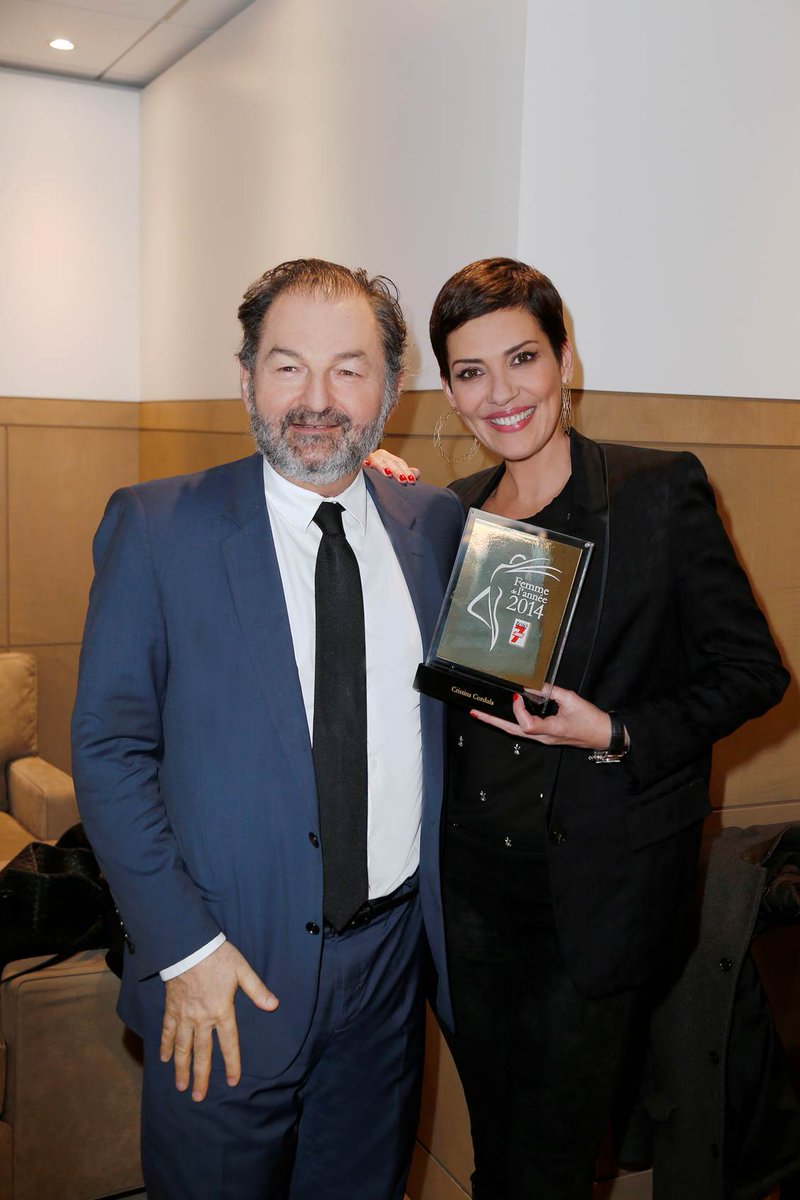 Félicitations à la magnifaïk <a href="/cristinacordula/">Cristina Cordula</a> qui a reçu le prix de Femme de l'année 2014 par <a href="/Olivennes/">Denis Olivennes</a> !