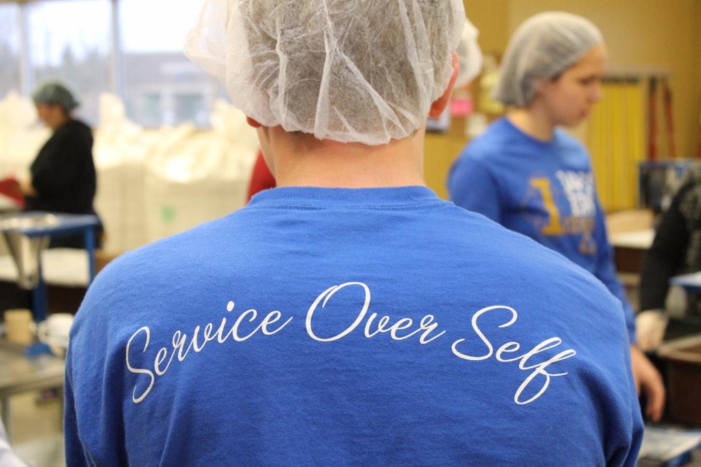 Helping with Tuesday's project were Interact Club members from Eden Prairie High School, wearing these T-shirts!! 😊😄👍