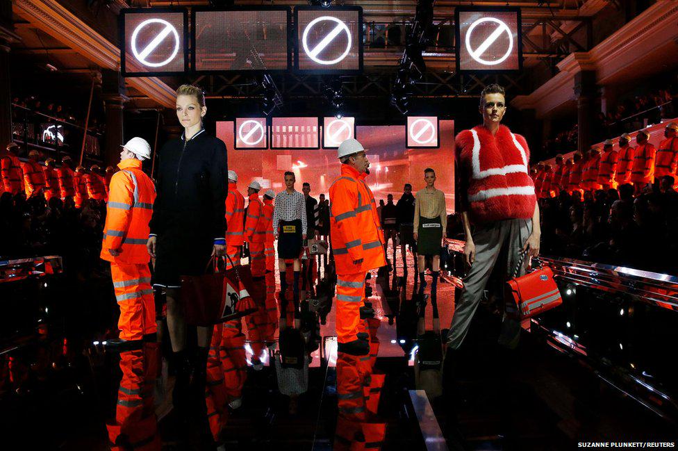 SlashLive's tweet image. Our live stream for @anyahindmarch ... Share your looks  anyahindmarch.com ( limited ) or bit.ly/1vvEBl8