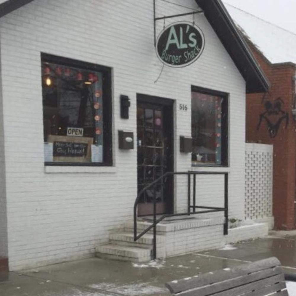 jessajay892's tweet photo. Braving the winter elements today ❄️ @alsburgershack @getStealz http://t.co/noFcO3CKra
