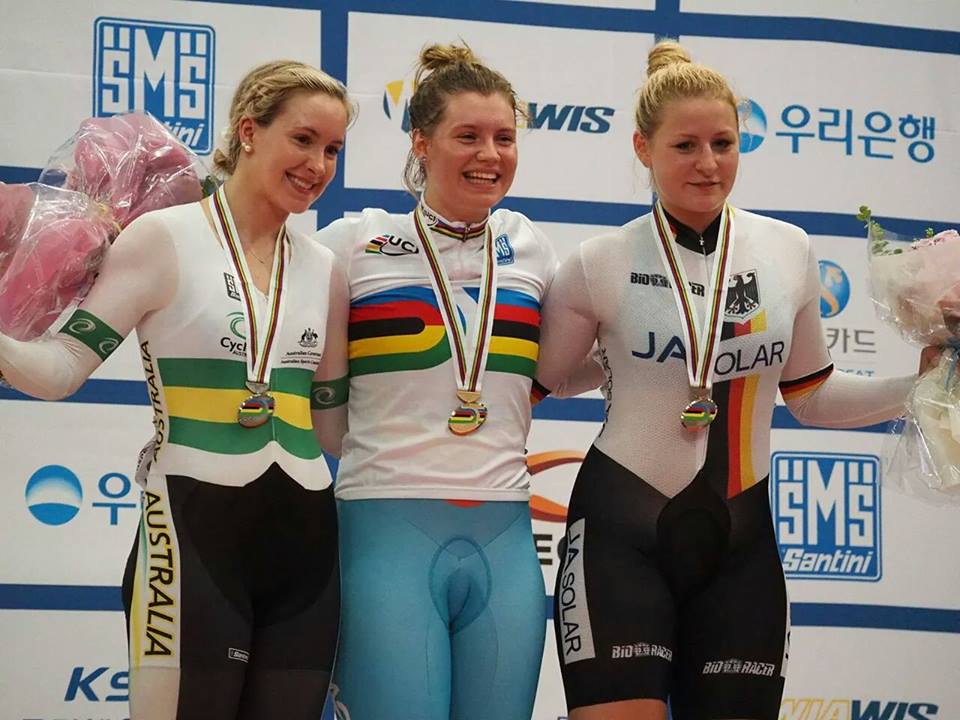 BELCyclingTeam's tweet photo. @BELCycling &amp; @dewielerbond investeren met globale aanpak in piste: http://t.co/Qt35wUxEo6 @sporza_koers @WBVsprint http://t.co/klcIzGRsAC