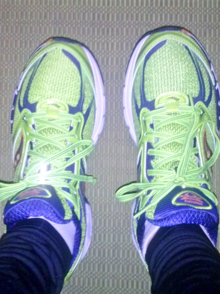 SauconySpain's tweet photo. “@atanasio_3: Fue bonito mientras duro #DEP #Fastwitch6 / Nuevas compañeras de sufrimiento #Guide7 http://t.co/bcBR78MjQf” Ruedas nuevas 💨