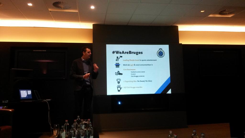 tomvermeersch's tweet photo. Uitmatch voor @KirstenWillem van @ClubBrugge in het Schierveldestadion. #Voka #SocialMedia #ConversationManagement http://t.co/TgAvBVNKVU