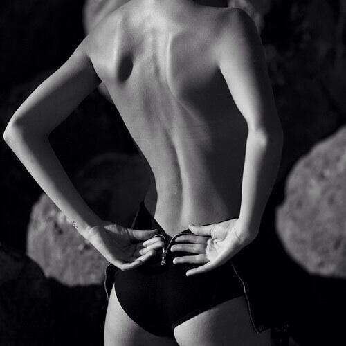 lowcalbabe's tweet image. #thinspo