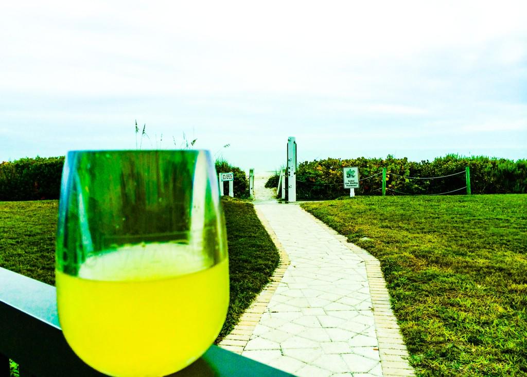PickledBallBags's tweet photo. “@kdenecke: @TopWineNews new non breakable stemless #wine glasses! Please check us out! White wine too! #pubware http://t.co/rKwbL4Fm7C”Gr8)
