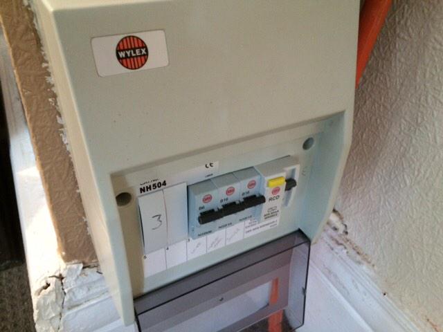 GeoTec_Midlands's tweet photo. Is your HMO licence due? We can make sure your property complies for fire safety, electrical &amp; em lighting. #Notts http://t.co/Yw2XGBlQ1z