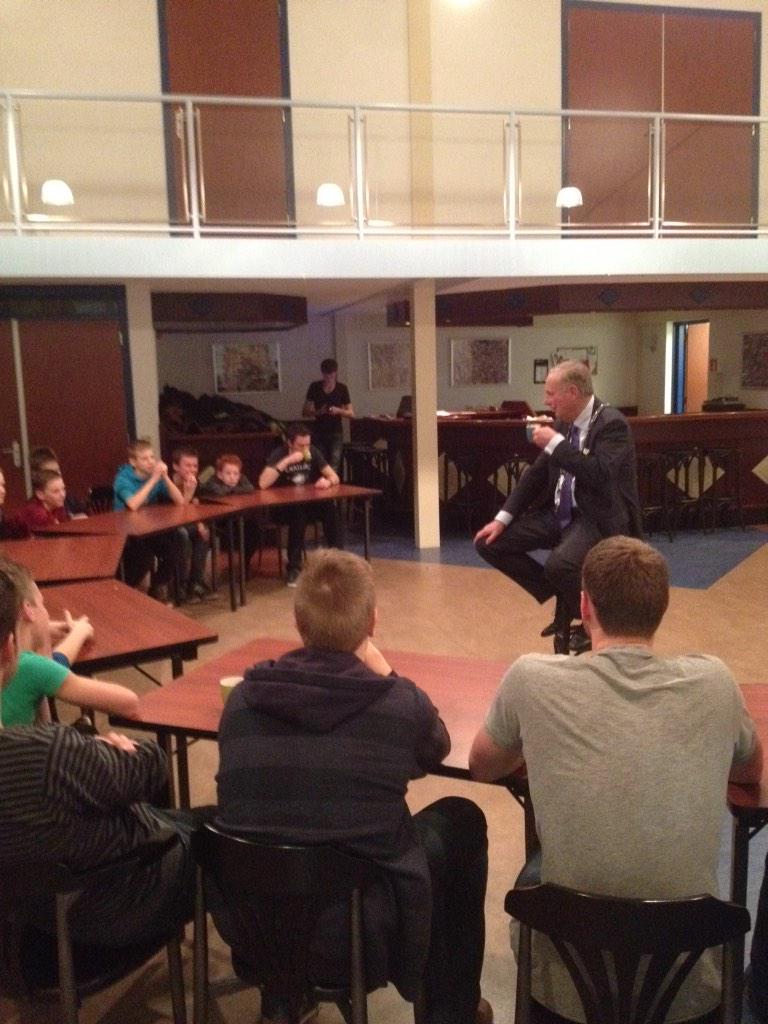 JCspierdijk's tweet photo. Een mooie avond met @RobPosthumus. Veel informatie voor de mannen van onze burgermeester! http://t.co/uNoZPJOSZ8