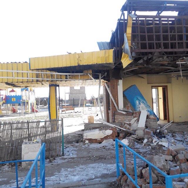 solomonmax's tweet photo. Краєвиди #ОРДіЛО
Feb15 #Горловка #horlovka
War crimes of RU army: destruction of civilian property
#unitedforukraine http://t.co/MoD53emvBa