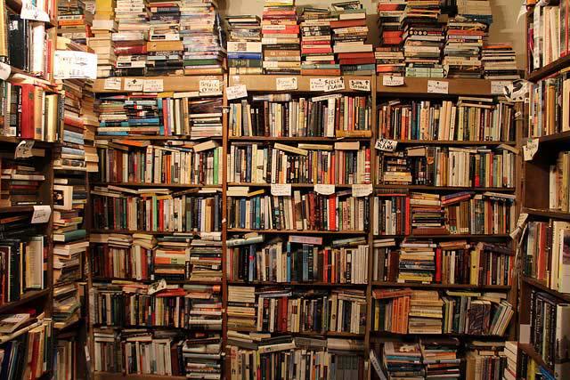 Everywhere_Mag's tweet photo. #NEWPOST: Works by Latino/a Writers That Every Latino/a Must Read: Part 1 by @joeyisakangaroo https://t.co/Yo52jxqMxj http://t.co/3u85ksedgy