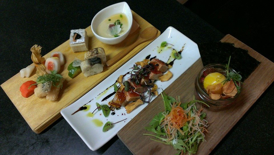 Plateau de la mer / tartare saumon / tartare bœuf Wagyu | Seafood platter / salmon tartare / Wagyu beef tartare