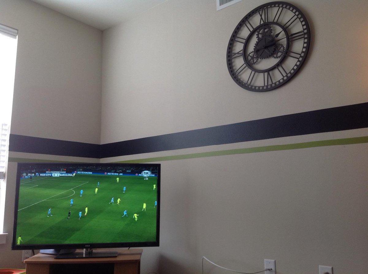 ComplexInText's tweet image. Enjoying my new #wallsneedlove decals on a chilly day at home. Thanks @WallsNeedLove!! #diydecorating #patience