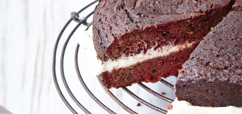mindbodygreen's tweet image. Gluten-Free Red Velvet Cake With Chocolate + Beets by @iquitsugar mbg.to/mUQagP1