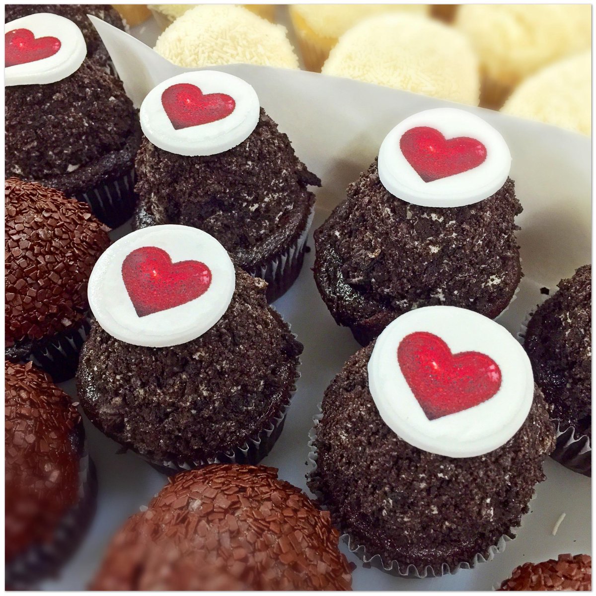 Don't miss the last days of #cookiesandcream, benefiting @SFGHFoundation! <a href="/KaraVan/">Kara's KaraVan</a> is @ 531 Mission! #KarasGivesBack