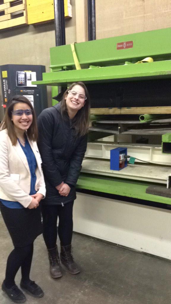 mss3675's tweet photo. Testing RAW in the pallet lab #PalletsMoveTheWorld #hokiepack #vtpackaging http://t.co/8hSJcRf8Es
