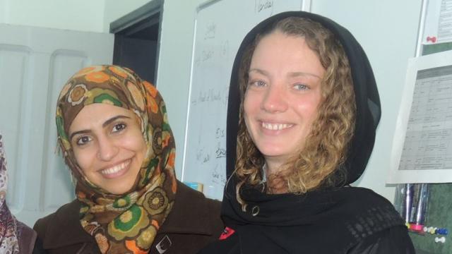 CNEWS's tweet image. La Française enlevée au #Yémen était censée quitter le pays dans quelques jours
&amp;gt;&amp;gt;bit.ly/Française-Yémen