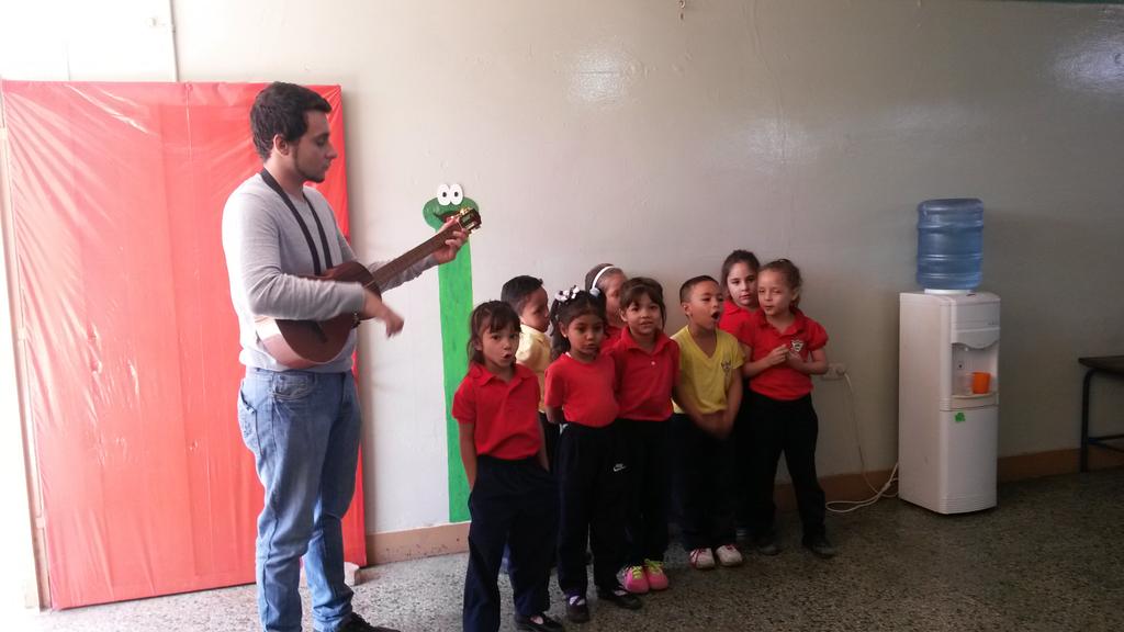 Yajoez's tweet photo. Modulo C.E.I. María Pereira de Daza - Nucleo Lara @elsistema @sistemaLara @psbiribarren #ElSistemaCumple40 http://t.co/XY3Ma9vmFr