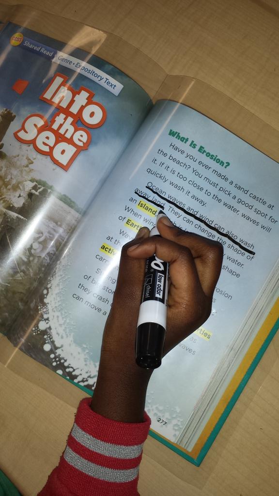 JessicaROwens's tweet image. Students search for text evidence with the use of a simple sheet protector #teachinghack @WoodholmeES @mwebsterbcps