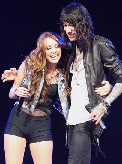 Hoy es el cumpleaños de Trace Cyrus, el hermano mayor de Miley.
Happy Birthday Trace! 