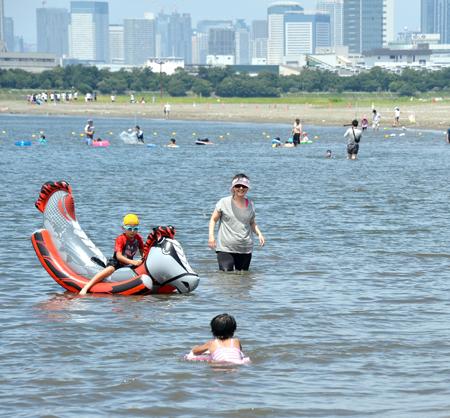 東京新聞 2 写真部 葛西海浜公園西なぎさに海水浴 ができる遊泳ゾーンが設けられることに かつて東京湾の水質悪化で閉鎖された東京都内の海水浴場が復活します Http T Co Jblnc6klln
