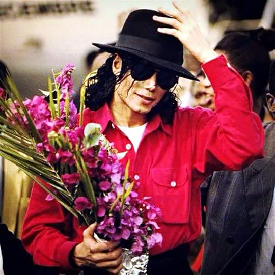 Faith_in_Prince's tweet photo. @michaeljackson And I will walk around this world to find her
And I don't care what it takes no
Why http://t.co/hwczKjdtbI