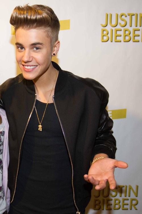 LOUIS_VODK4's tweet photo. No se porque existen esas personas que odian a Justin, el es un amor #21FavoriteThingsAboutJustin http://t.co/5EGI2oKEK4