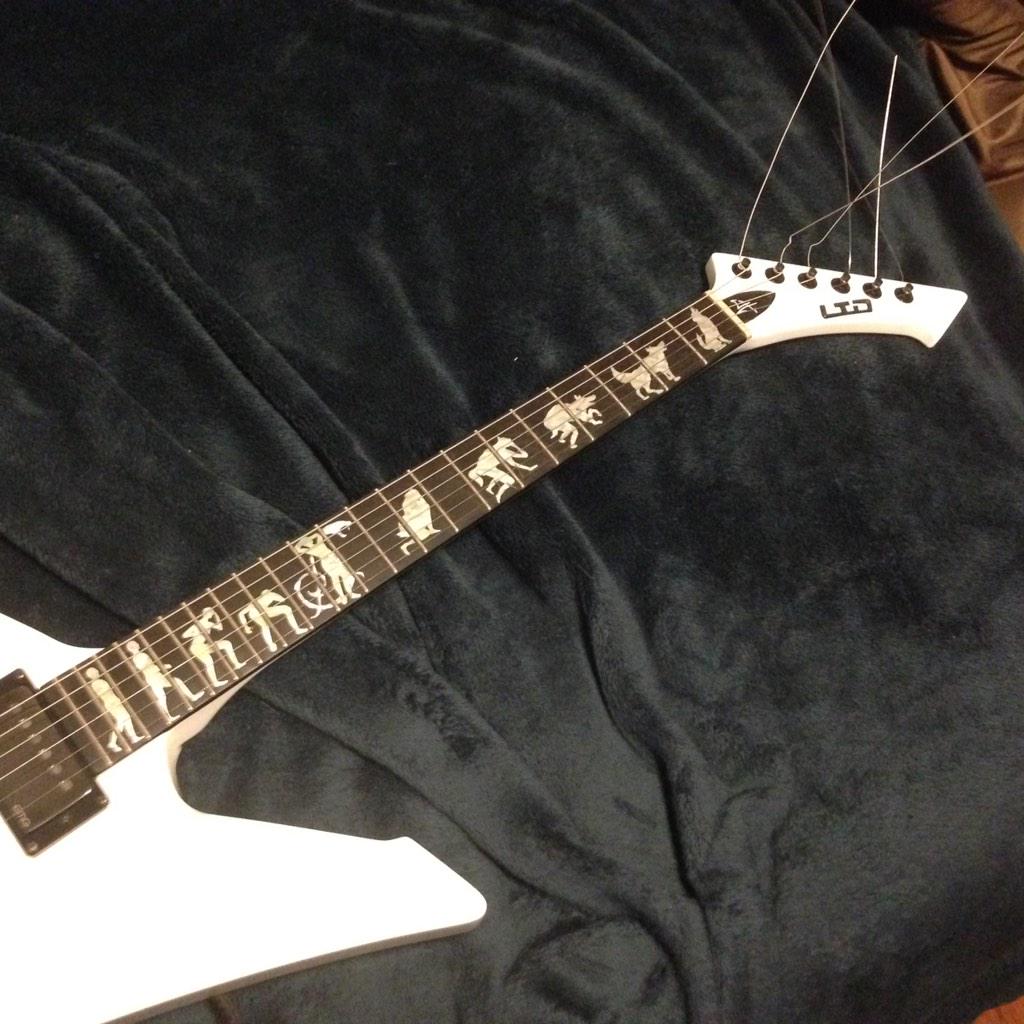 SoapyIllusion88's tweet image. Let James know he should bring back these inlays! #wolfbyte #shapeshifffftAH @KirkHammett