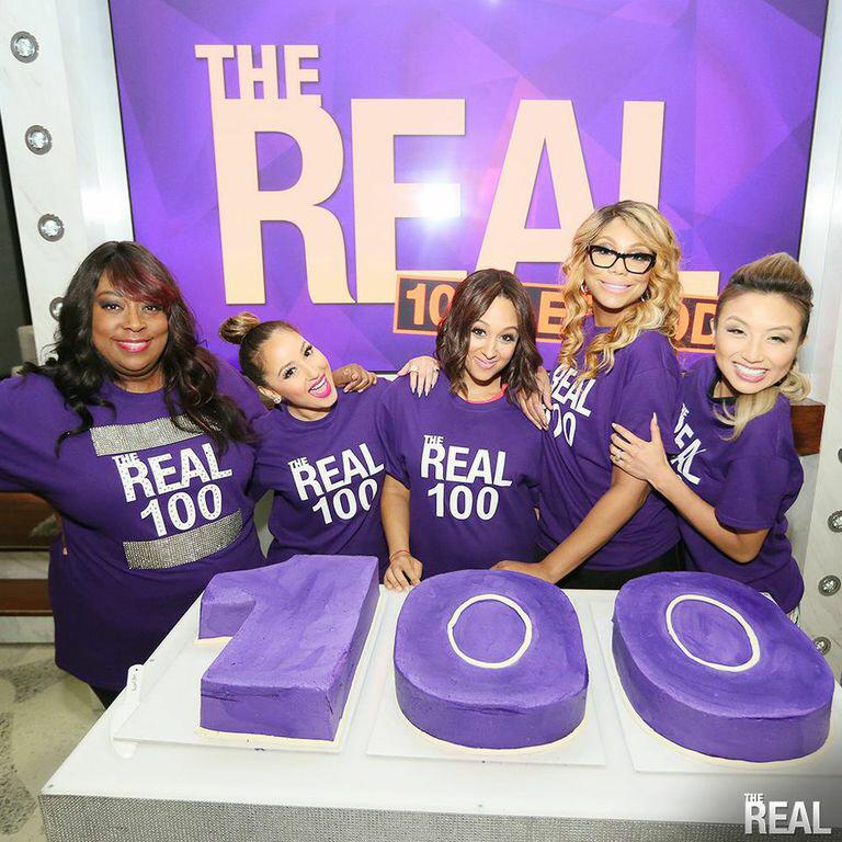 TheRealDaytime's tweet photo. It’s not a REAL party unless there’s cake! Thanks for celebrating #TheReal100 with us today, guys! #TheReal100 http://t.co/RpuQGPSRoj