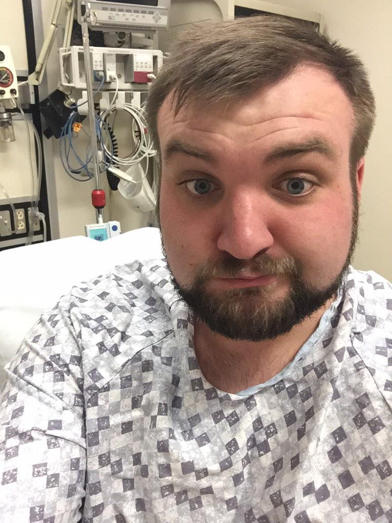 C12_H23's tweet photo. #BigGuysFallHard #concussion #BearProblems #IHateHospitals #gayprobs http://t.co/r5NkihbgMM