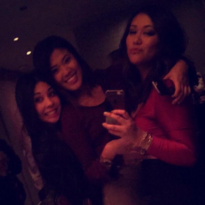 janiicelynn's tweet image. Our Monday was way better than yours. #textsupport #trinicuzo #besties @bascooo