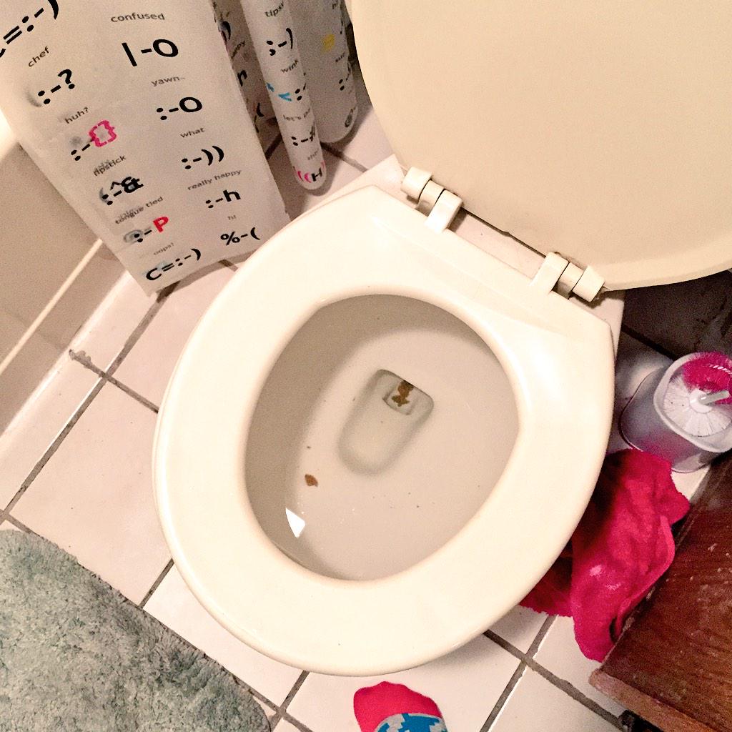 roommatefrmhell's tweet image. 😷😷😷😷😷 #roommatesfromhell