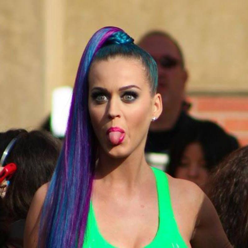 katyperryfashn's tweet photo. @prismaticjb @katythebae @KillerQueenKEH We are not selling anything #LOVE IS >3 : xd http://t.co/eIAJ0rSNfU