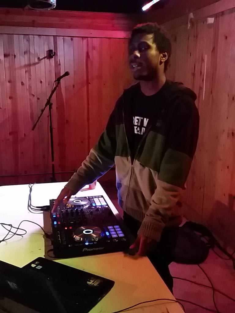 S1C_Bookings's tweet photo. Dj JuiceboxXx @ the Depot OBar http://t.co/k3mCgF7VgB